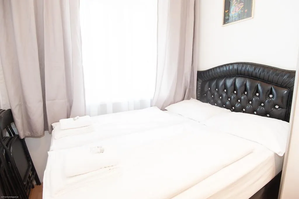 Royal Resort Apartments Urania location